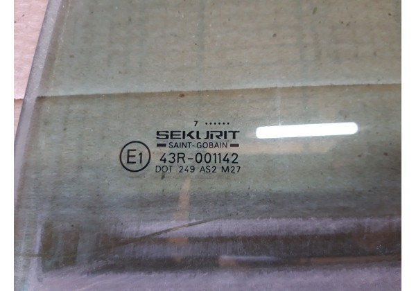 Скло ліве переднє Citroen Berlingo, Peugeot Partner, 03-08